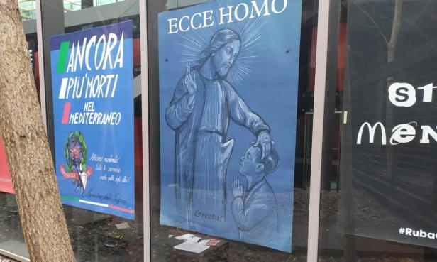 Roma-Macro-espone-poster-con-Gesù-pedofilo-Ghera-FdI-Raggi-intervenga